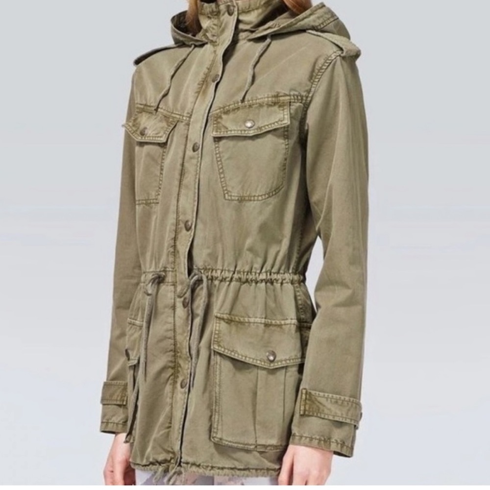 ARITZIA - TALULA | Trooper utility flight Jacket Army green in Size Small